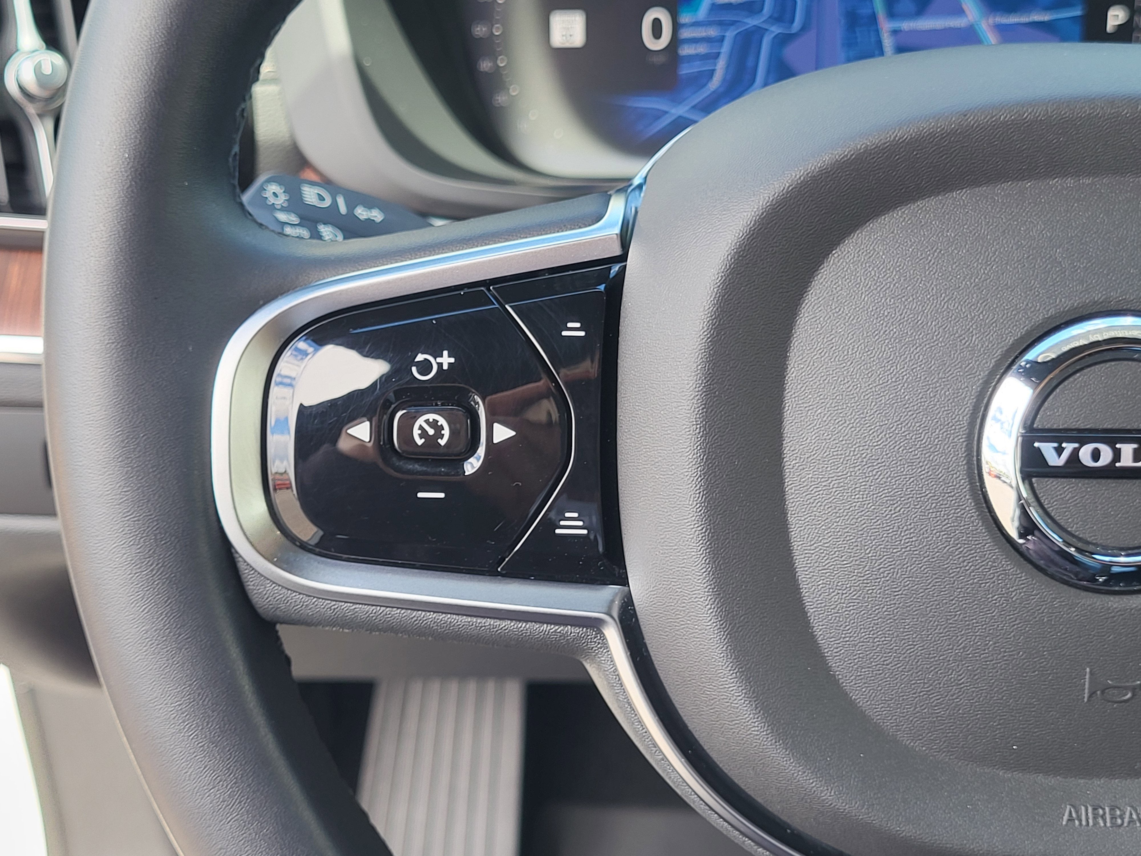 2023 Volvo XC60 B5 Ultimate Bright Theme