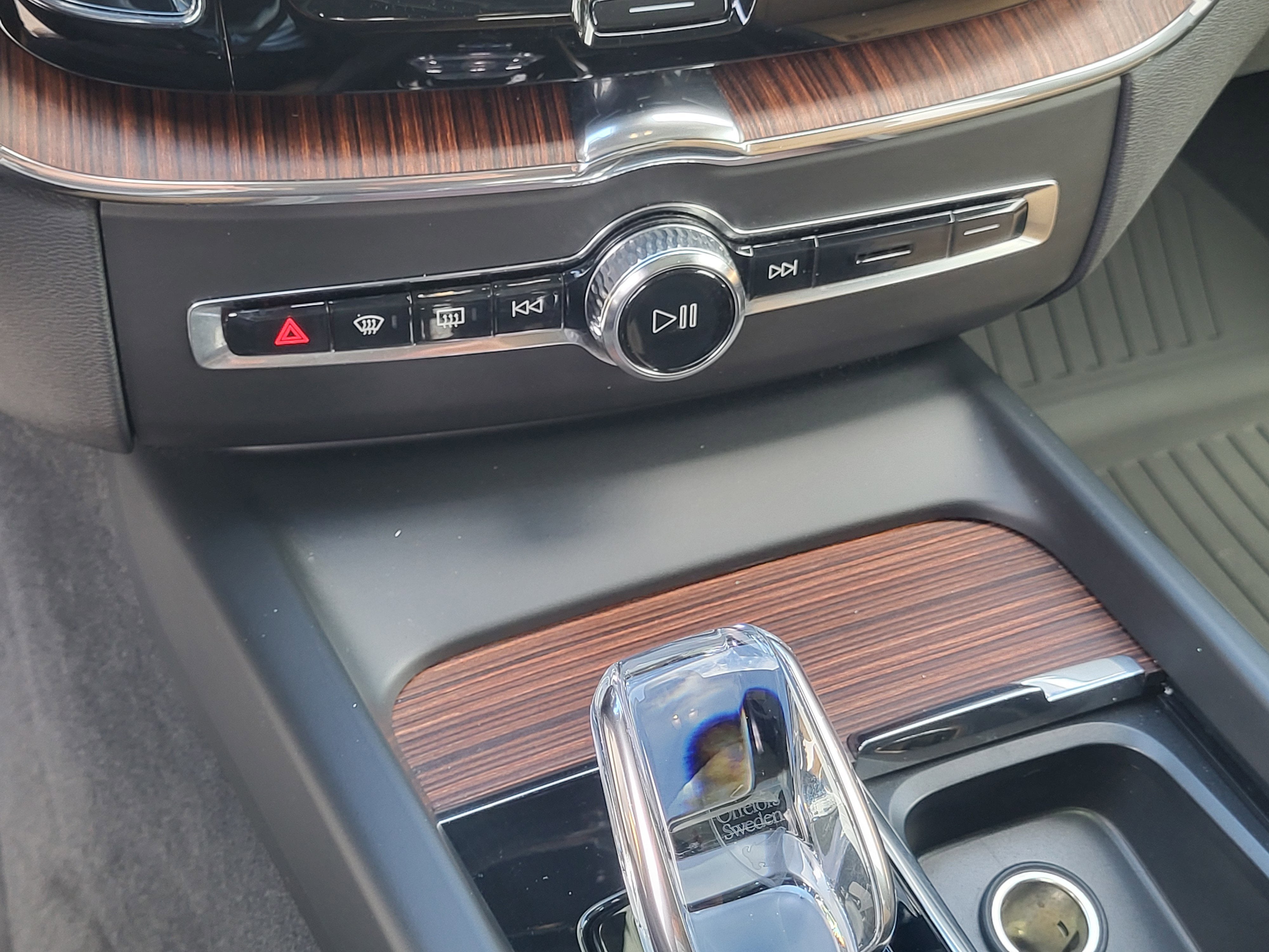 2023 Volvo XC60 B5 Ultimate Bright Theme