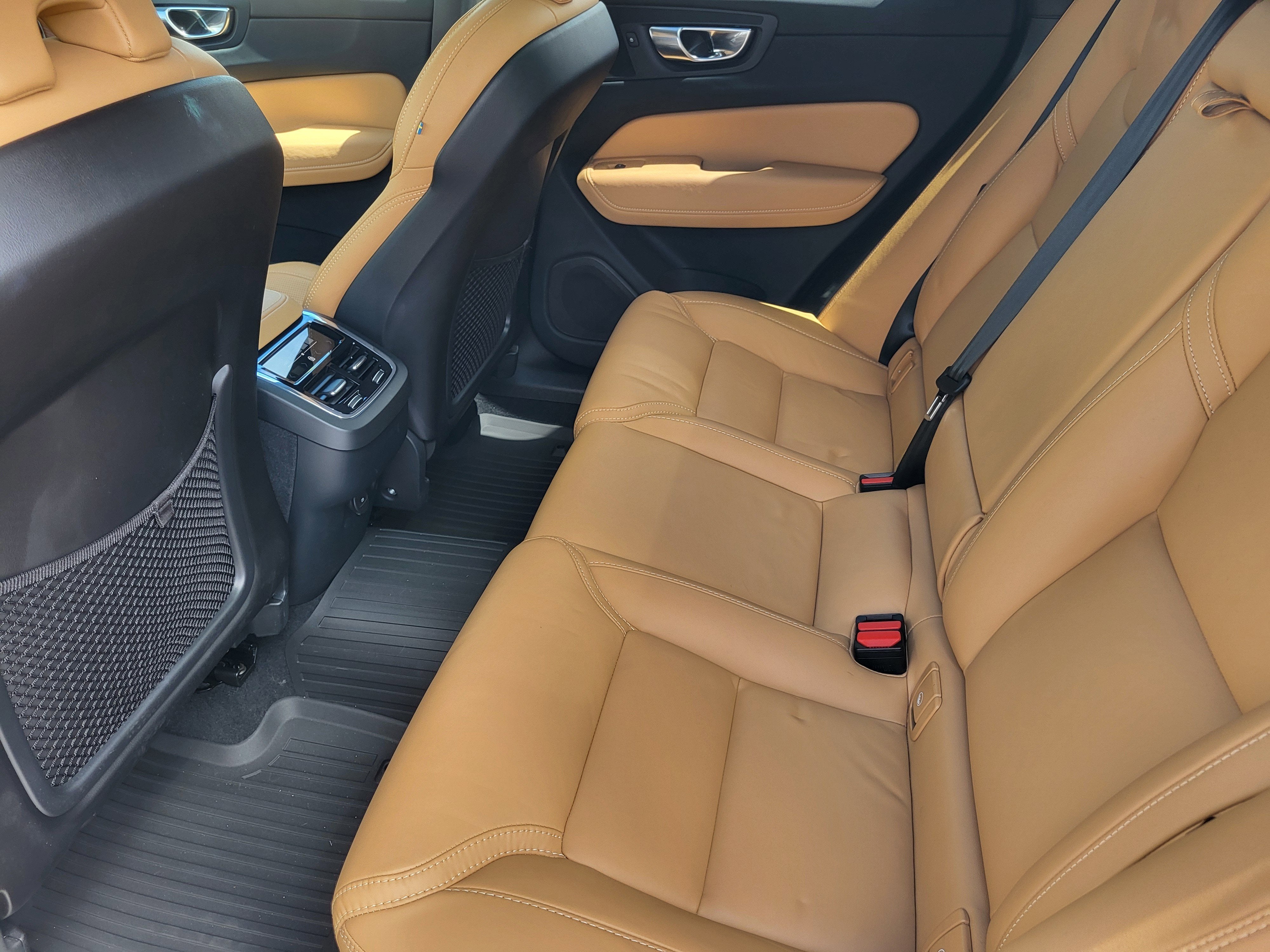 2023 Volvo XC60 B5 Ultimate Bright Theme