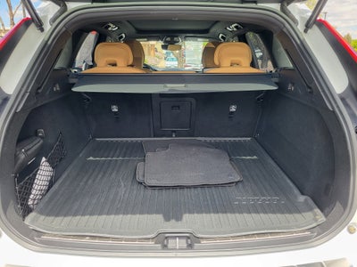 2023 Volvo XC60 B5 Ultimate Bright Theme
