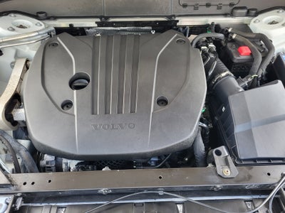 2023 Volvo XC60 B5 Ultimate Bright Theme