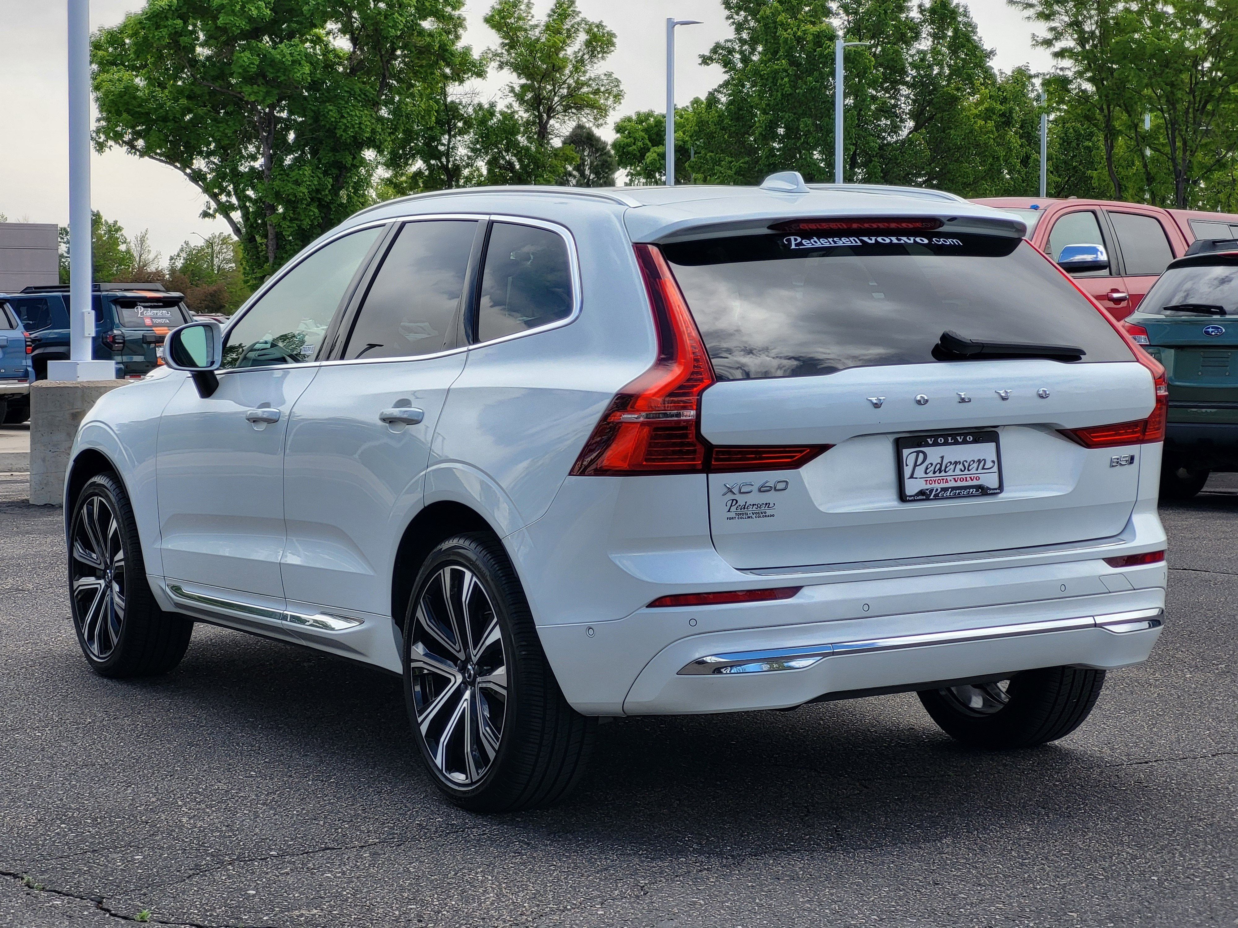 2023 Volvo XC60 B5 Ultimate Bright Theme