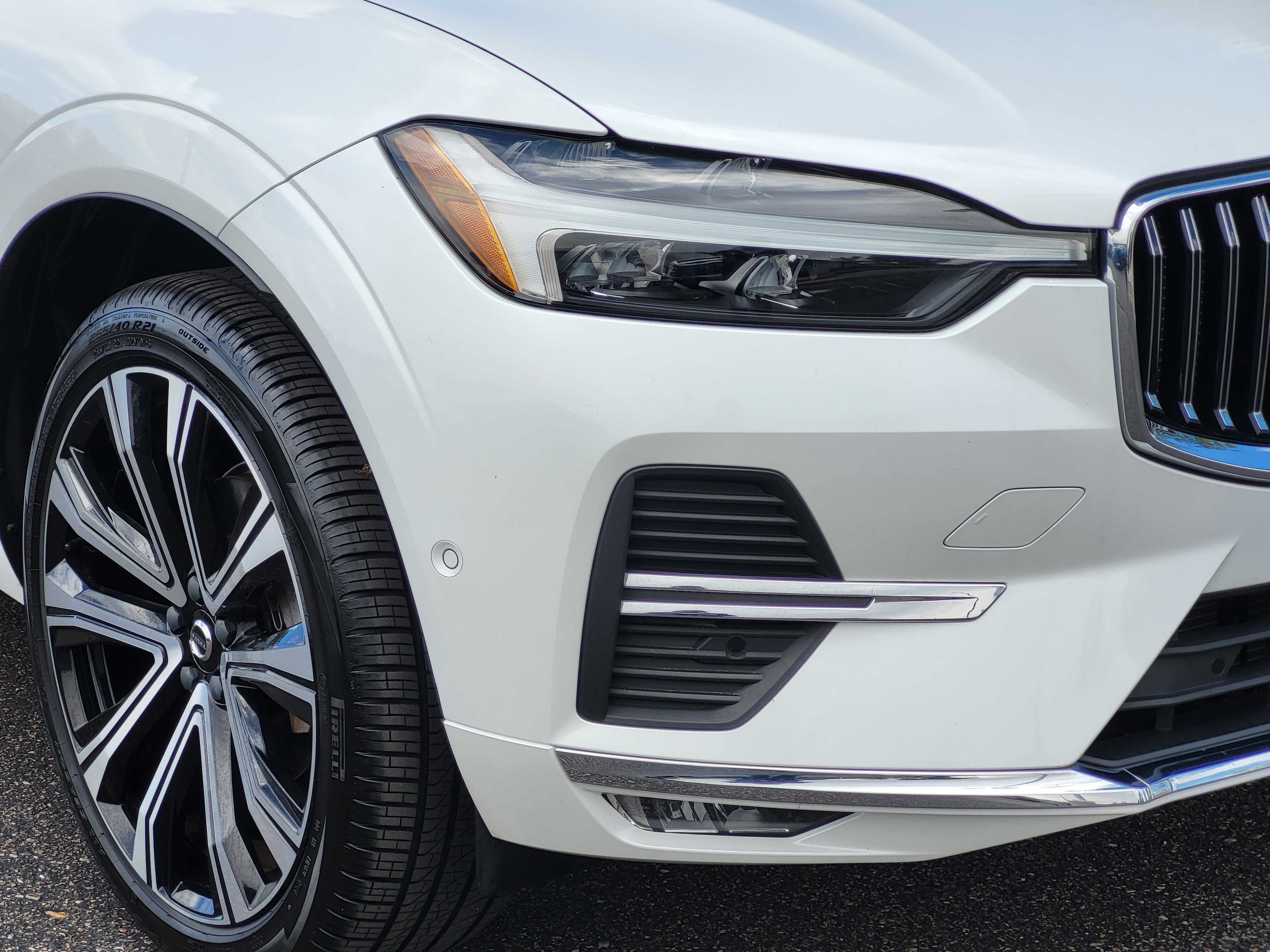 2023 Volvo XC60 B5 Ultimate Bright Theme