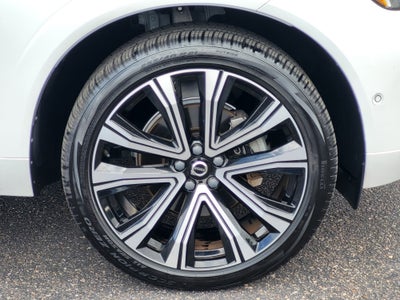 2023 Volvo XC60 B5 Ultimate Bright Theme