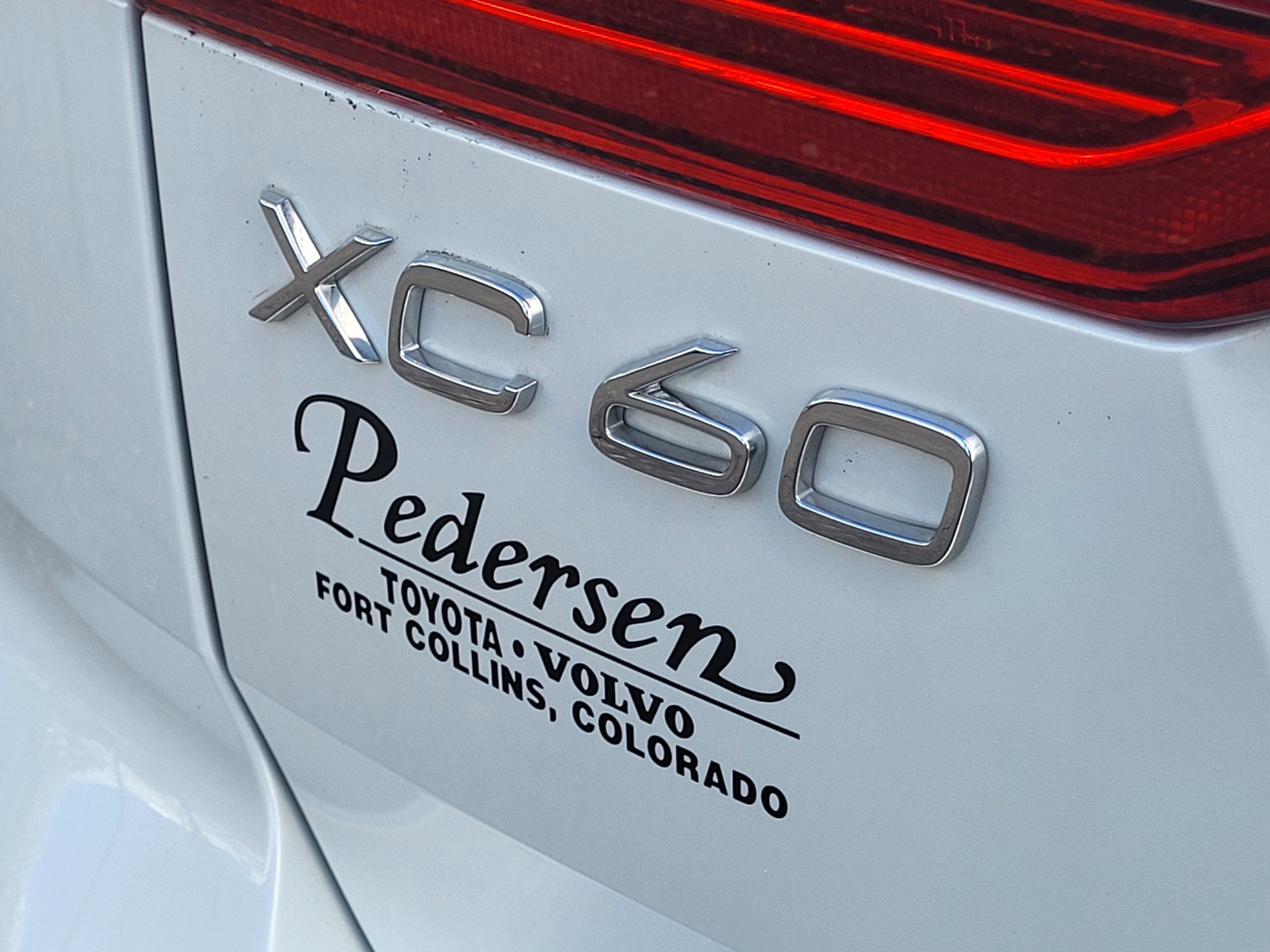 2023 Volvo XC60 B5 Ultimate Bright Theme