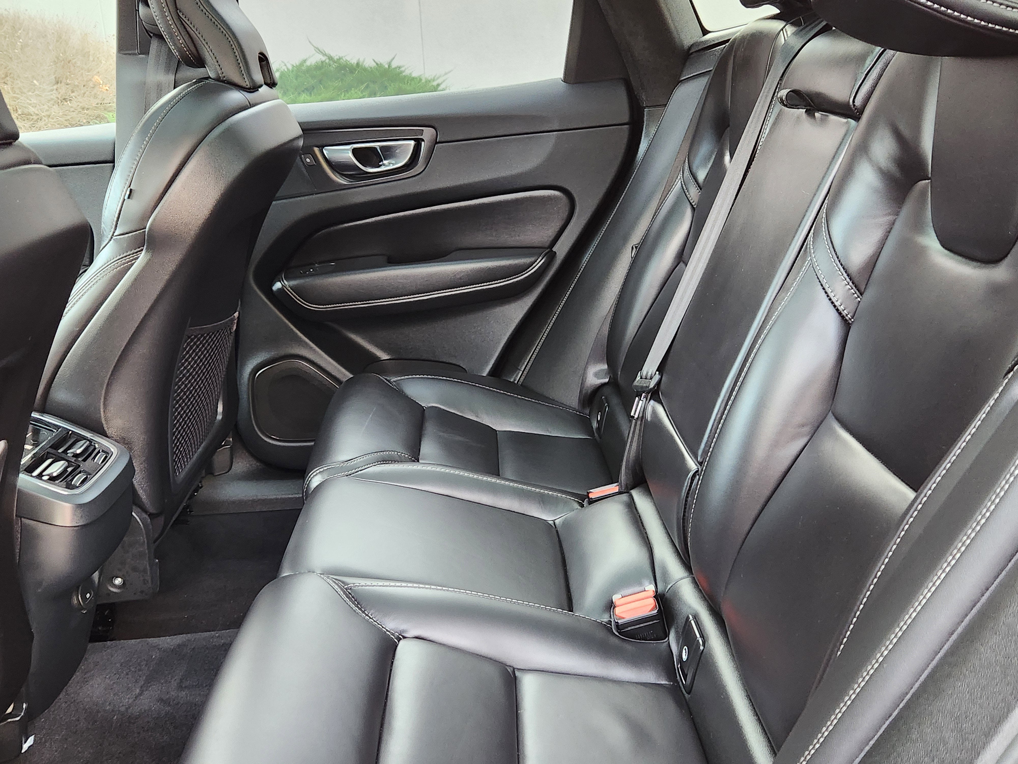 2023 Volvo XC60 B5 Ultimate Bright Theme