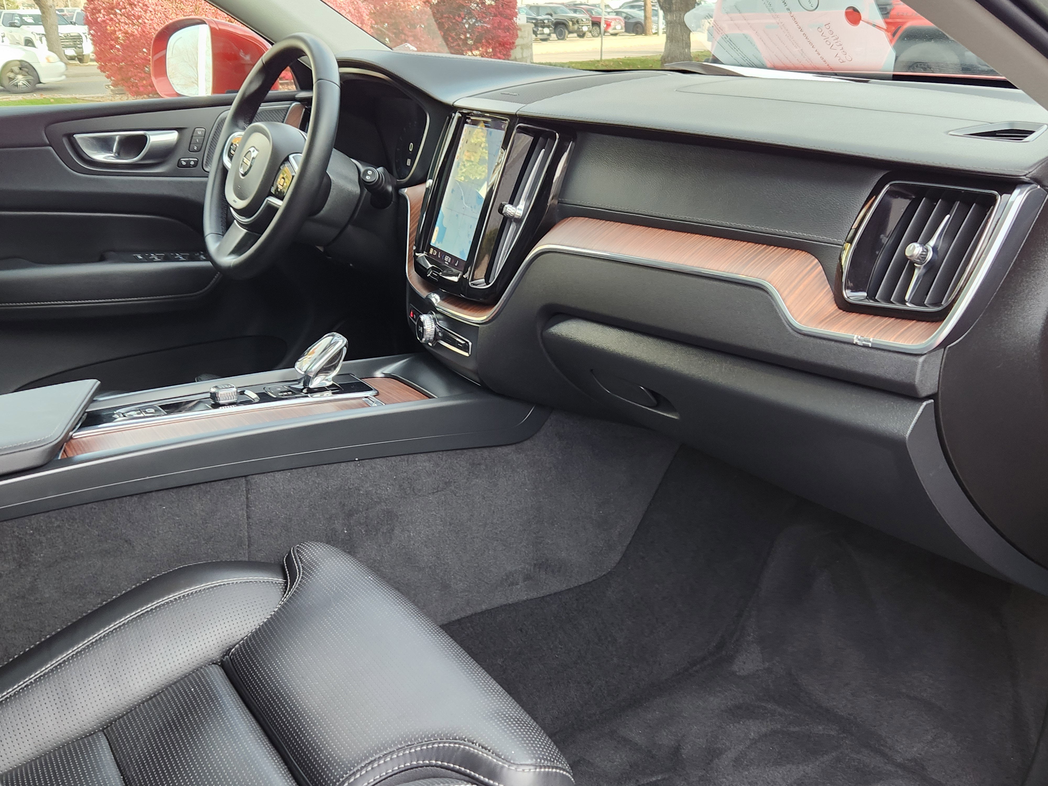 2023 Volvo XC60 B5 Ultimate Bright Theme