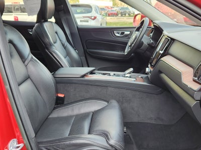 2023 Volvo XC60 B5 Ultimate Bright Theme