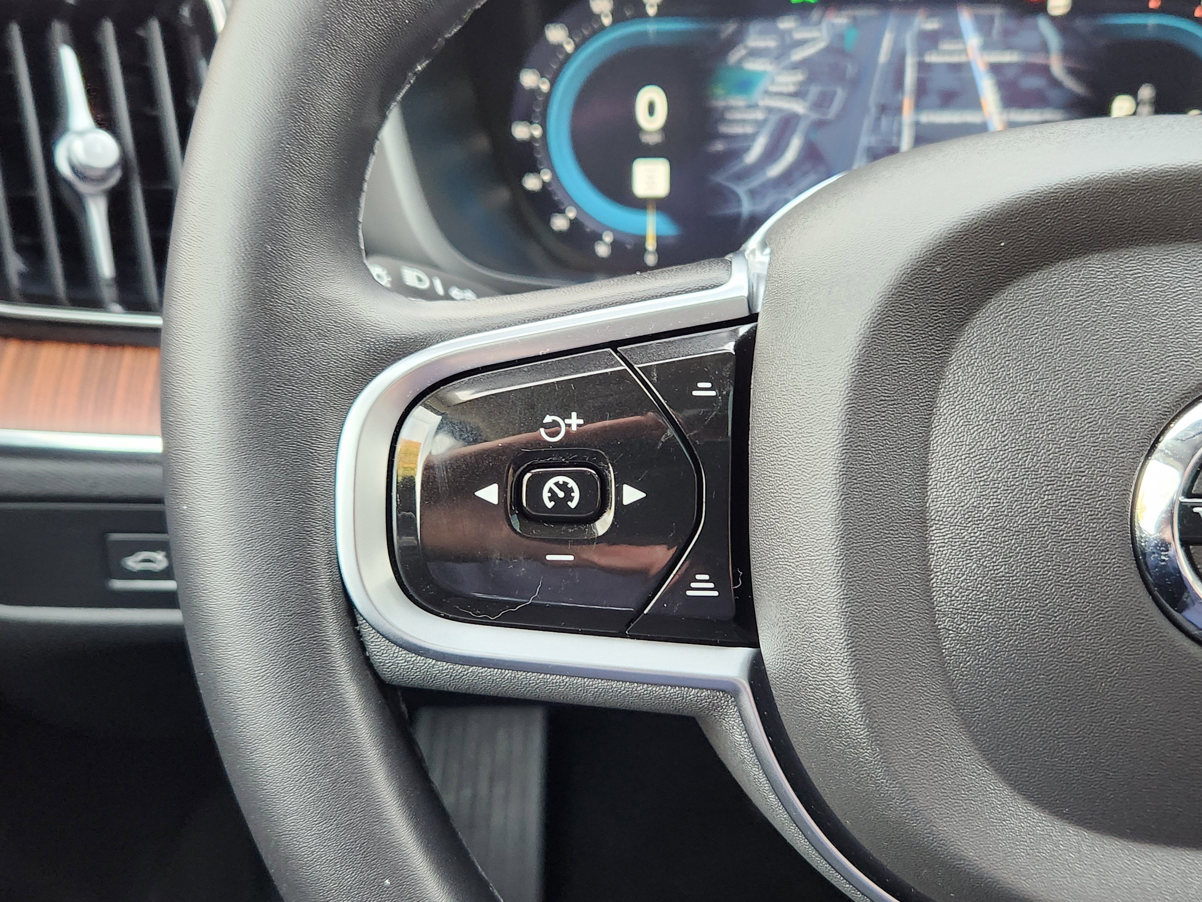 2023 Volvo XC60 B5 Ultimate Bright Theme