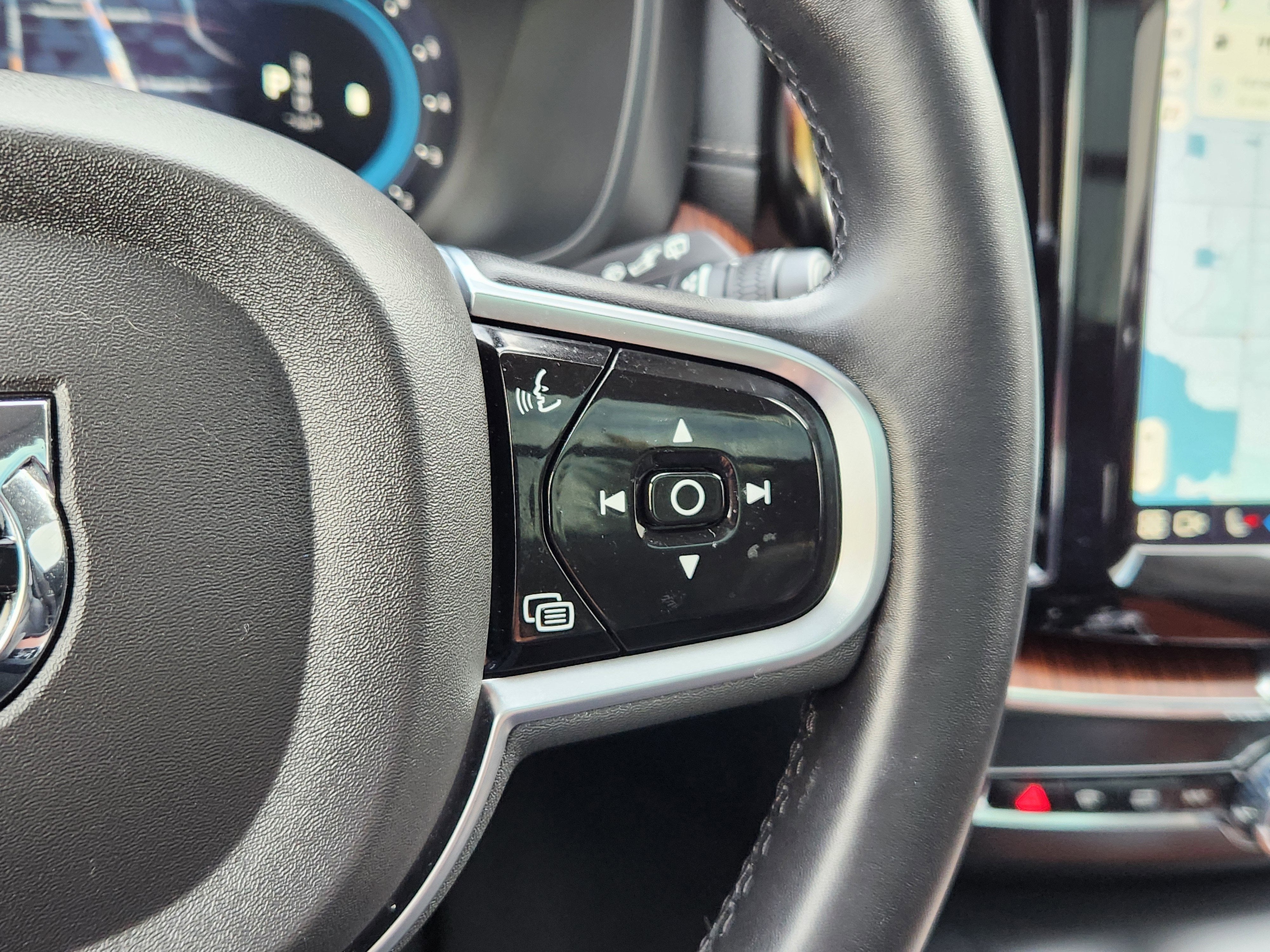 2023 Volvo XC60 B5 Ultimate Bright Theme