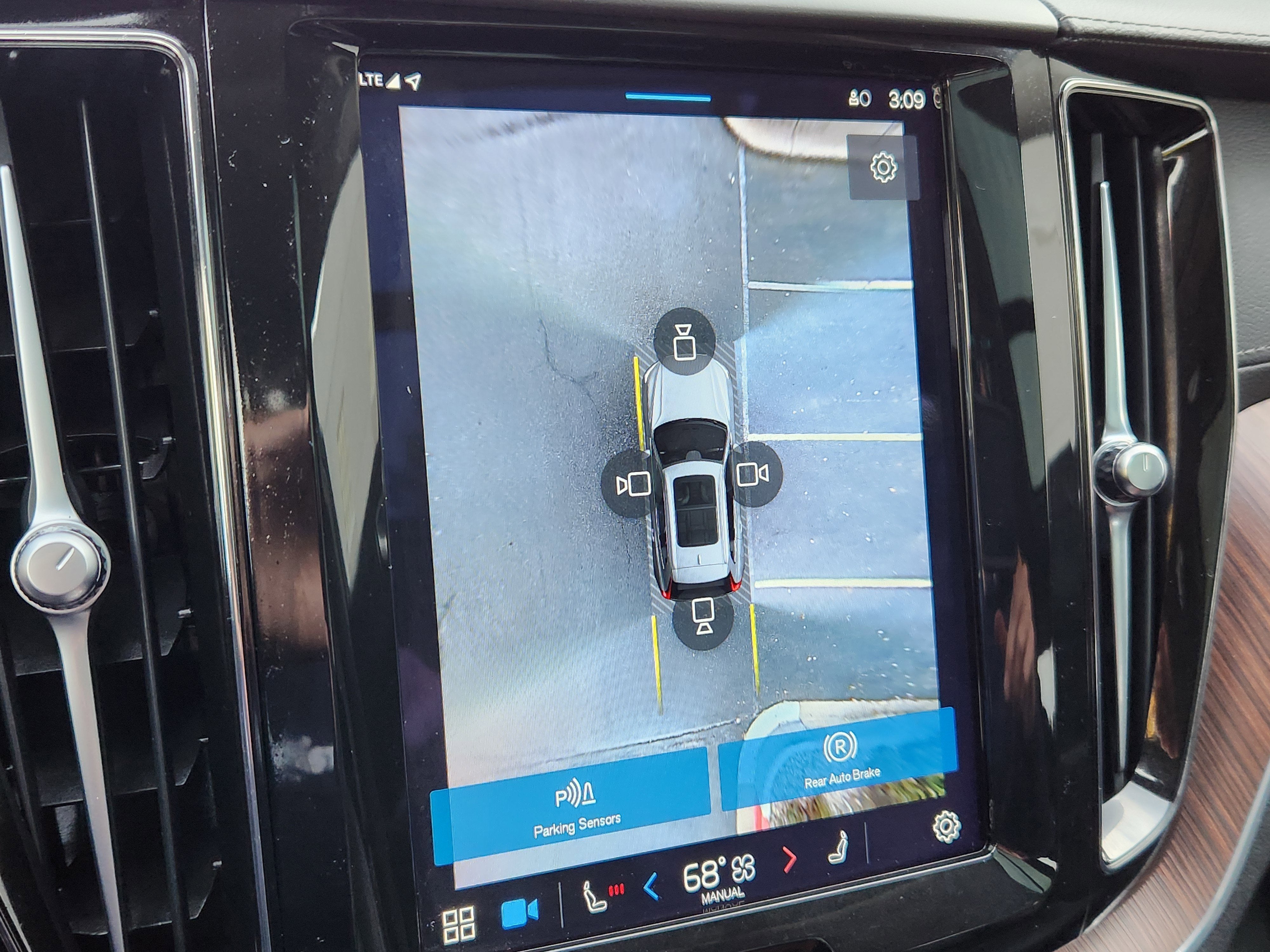 2023 Volvo XC60 B5 Ultimate Bright Theme