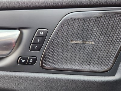 2023 Volvo XC60 B5 Ultimate Bright Theme