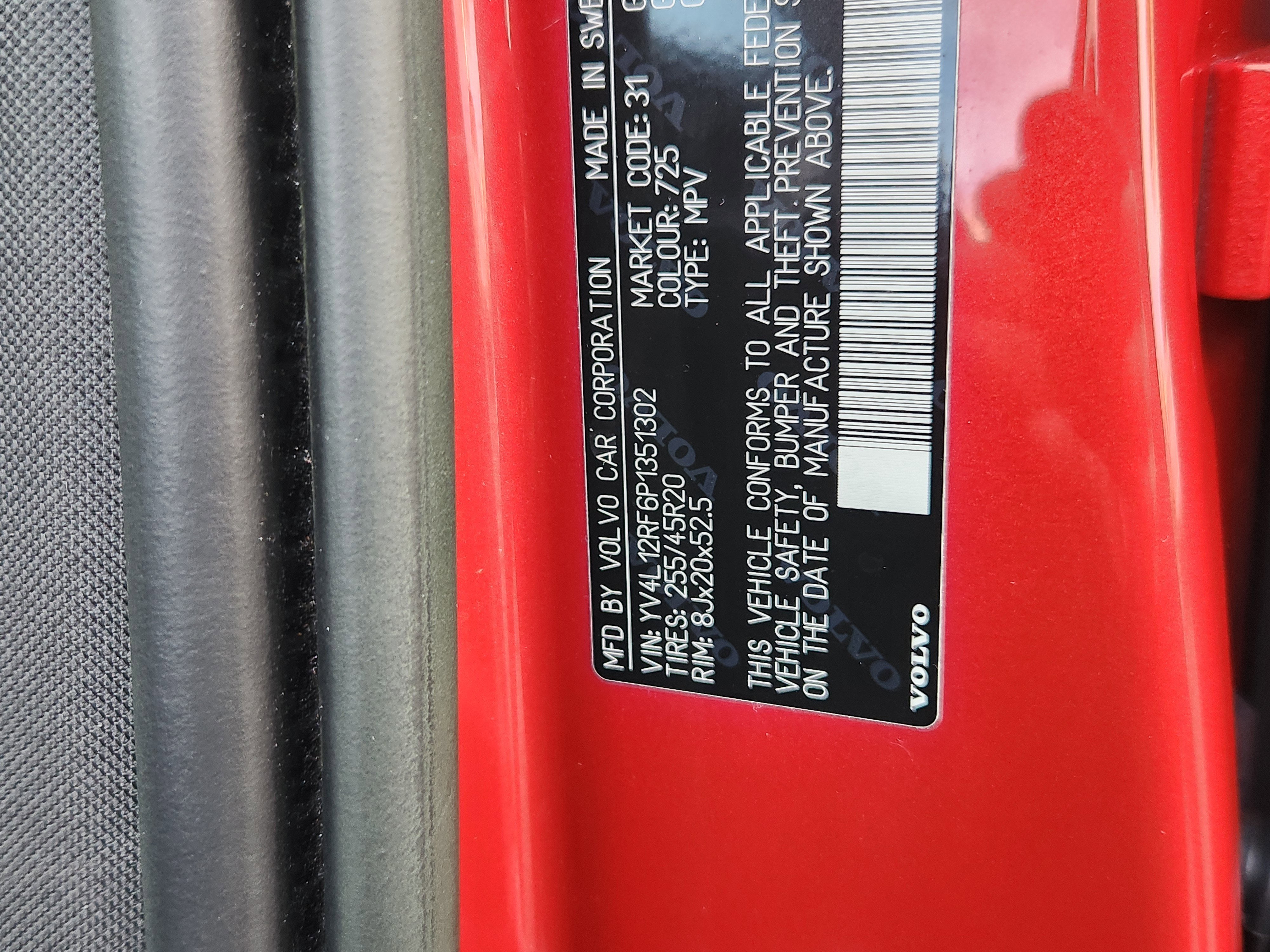 2023 Volvo XC60 B5 Ultimate Bright Theme