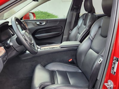 2023 Volvo XC60 B5 Ultimate Bright Theme