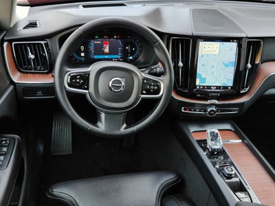 2023 Volvo XC60 B5 Ultimate Bright Theme