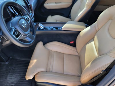 2023 Volvo XC60 B5 Ultimate Bright Theme