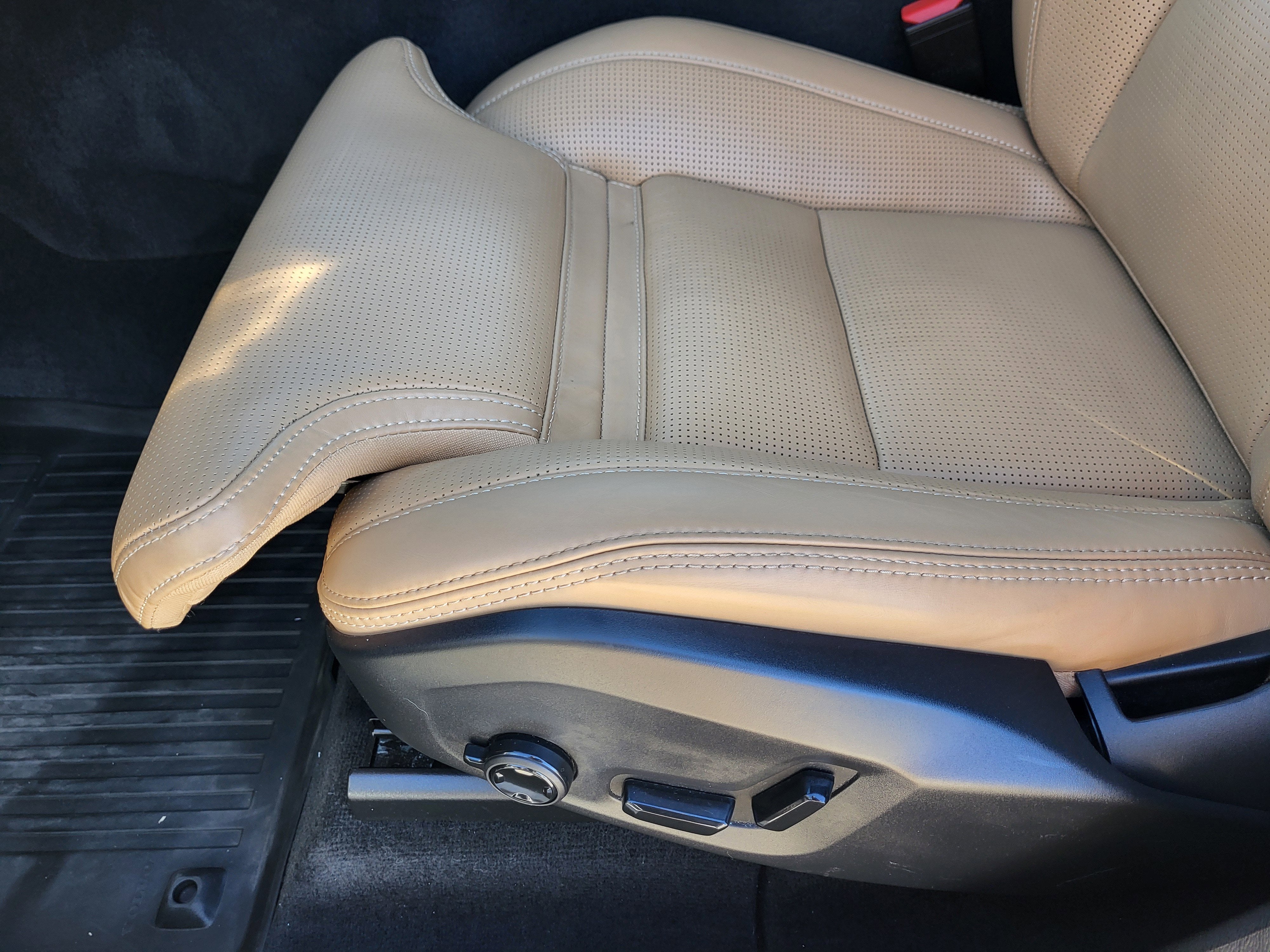 2023 Volvo XC60 B5 Ultimate Bright Theme