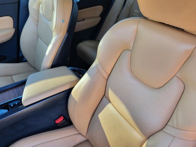 2023 Volvo XC60 B5 Ultimate Bright Theme