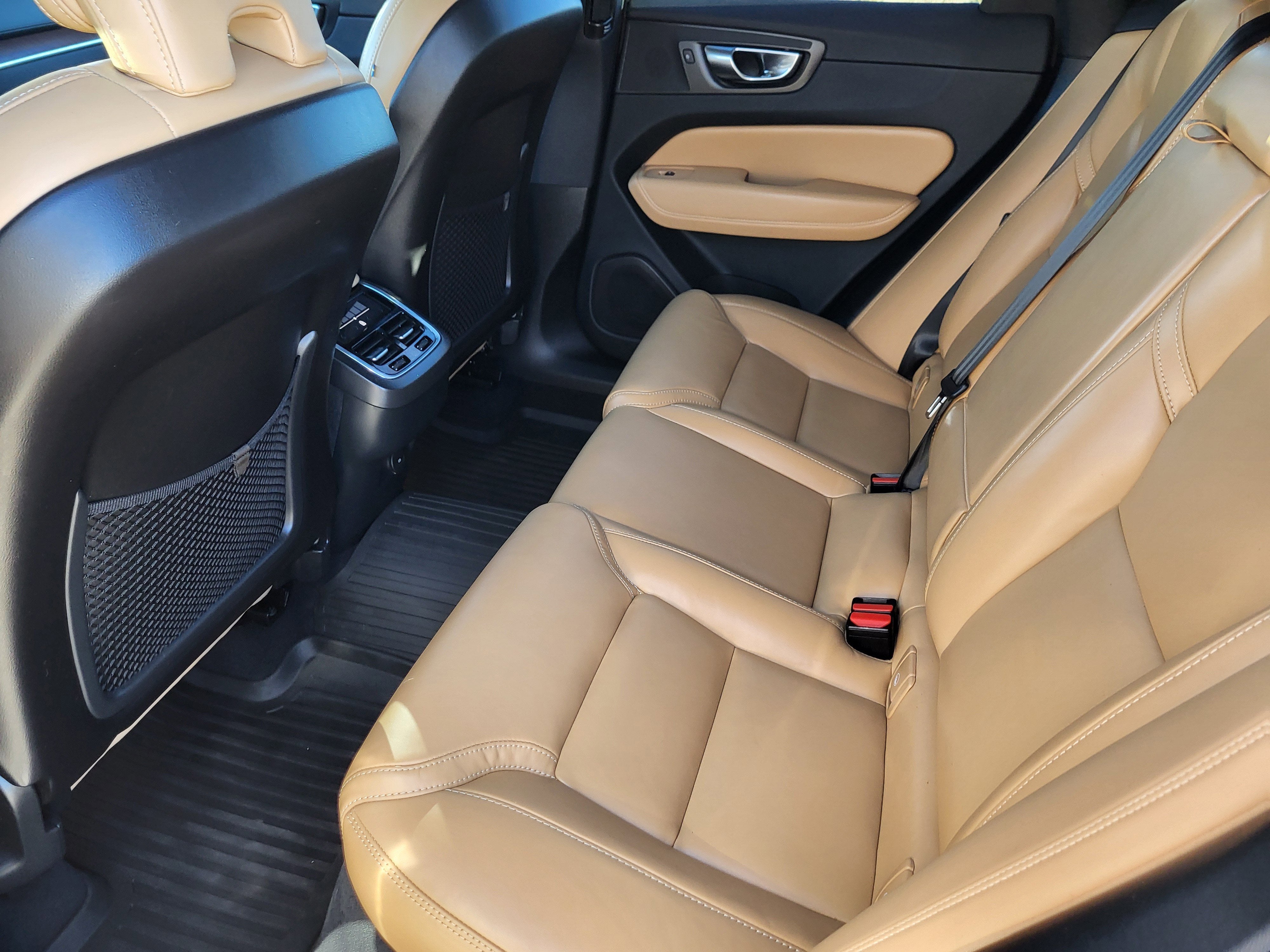 2023 Volvo XC60 B5 Ultimate Bright Theme