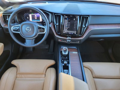 2023 Volvo XC60 B5 Ultimate Bright Theme