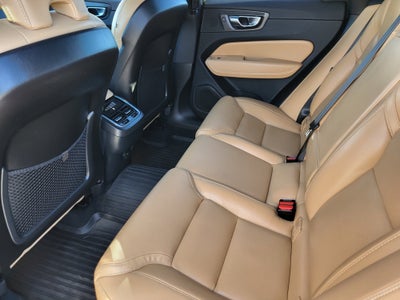 2023 Volvo XC60 B5 Ultimate Bright Theme