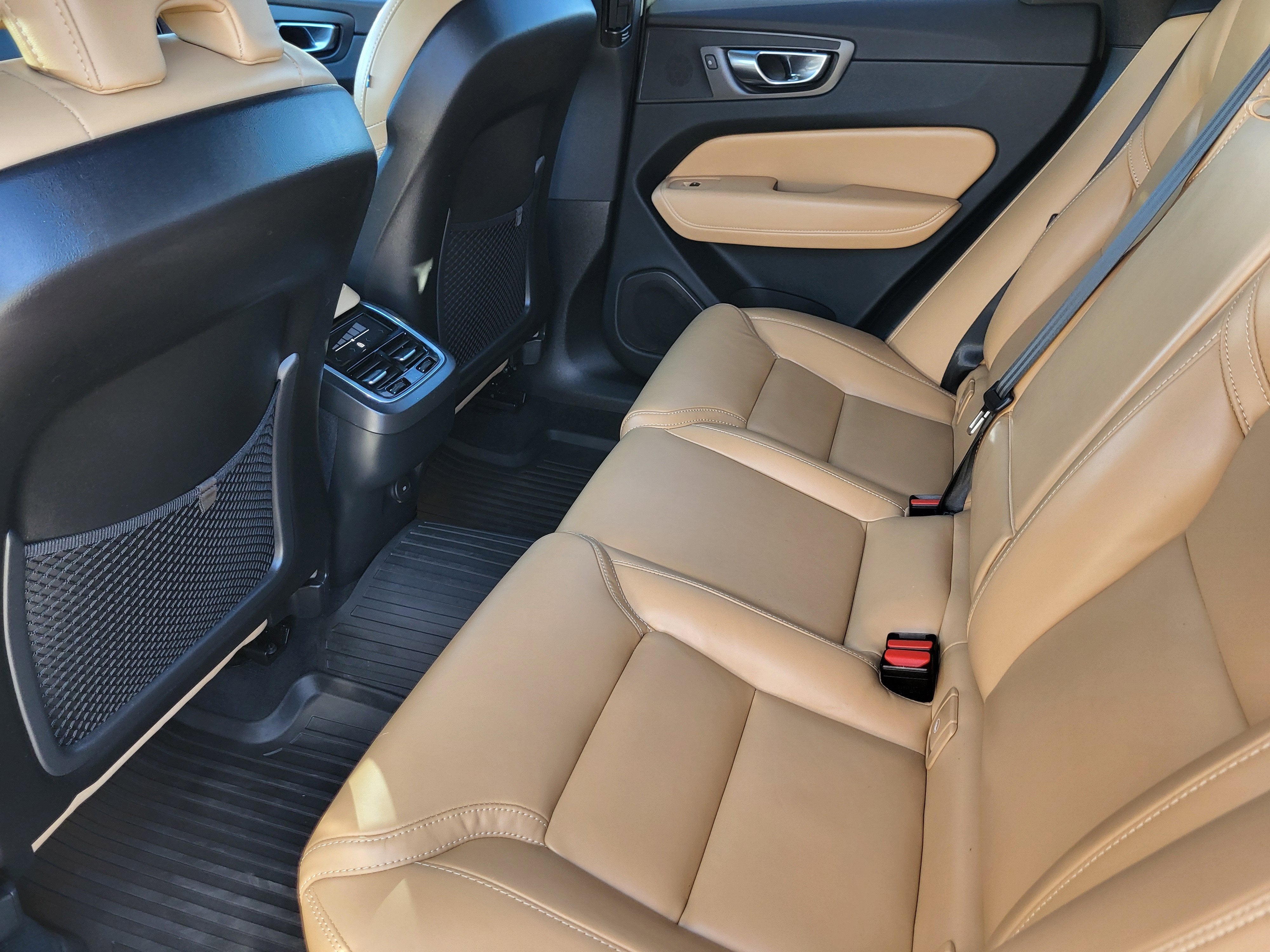 2023 Volvo XC60 B5 Ultimate Bright Theme