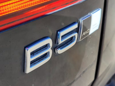 2023 Volvo XC60 B5 Ultimate Bright Theme