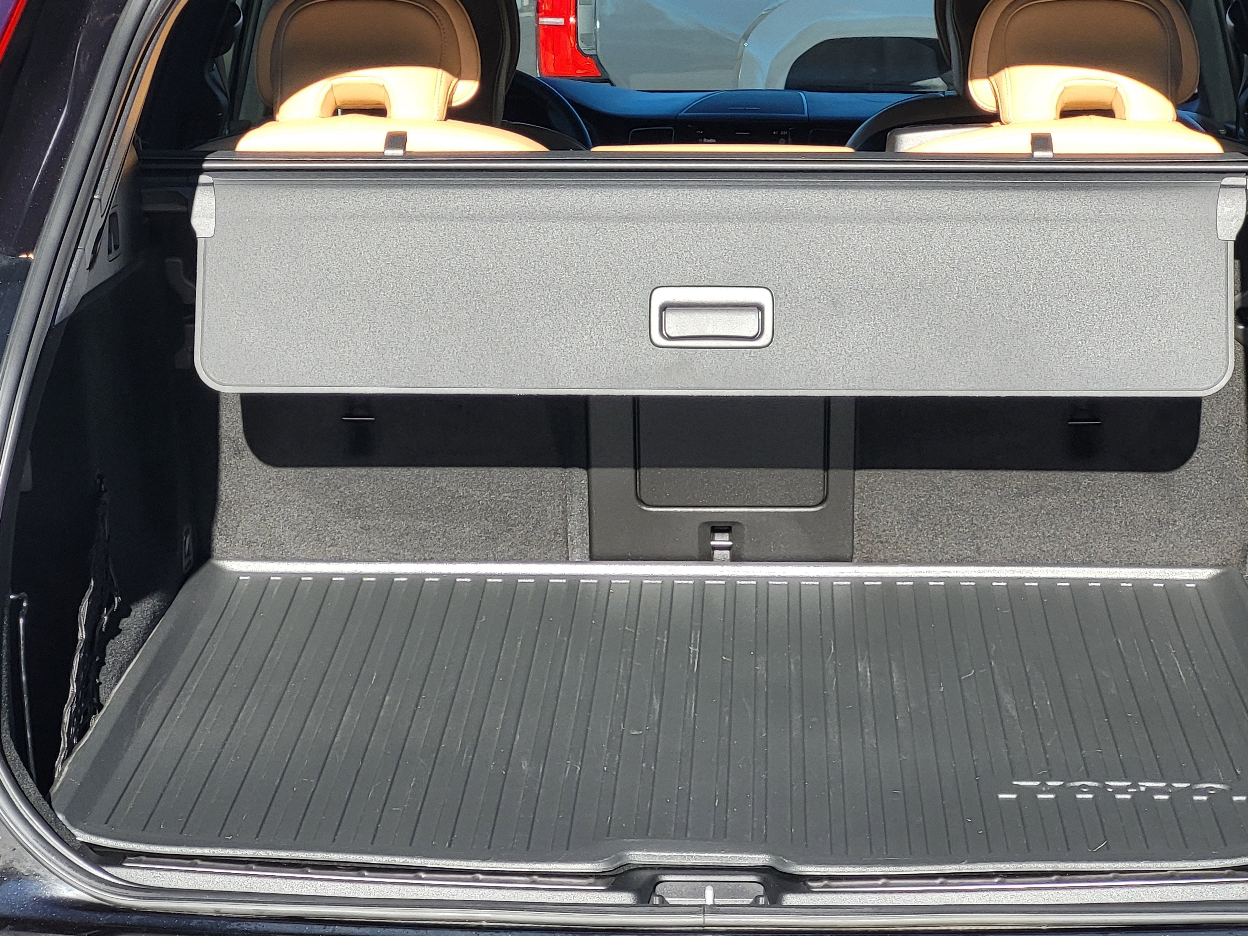 2023 Volvo XC60 B5 Ultimate Bright Theme