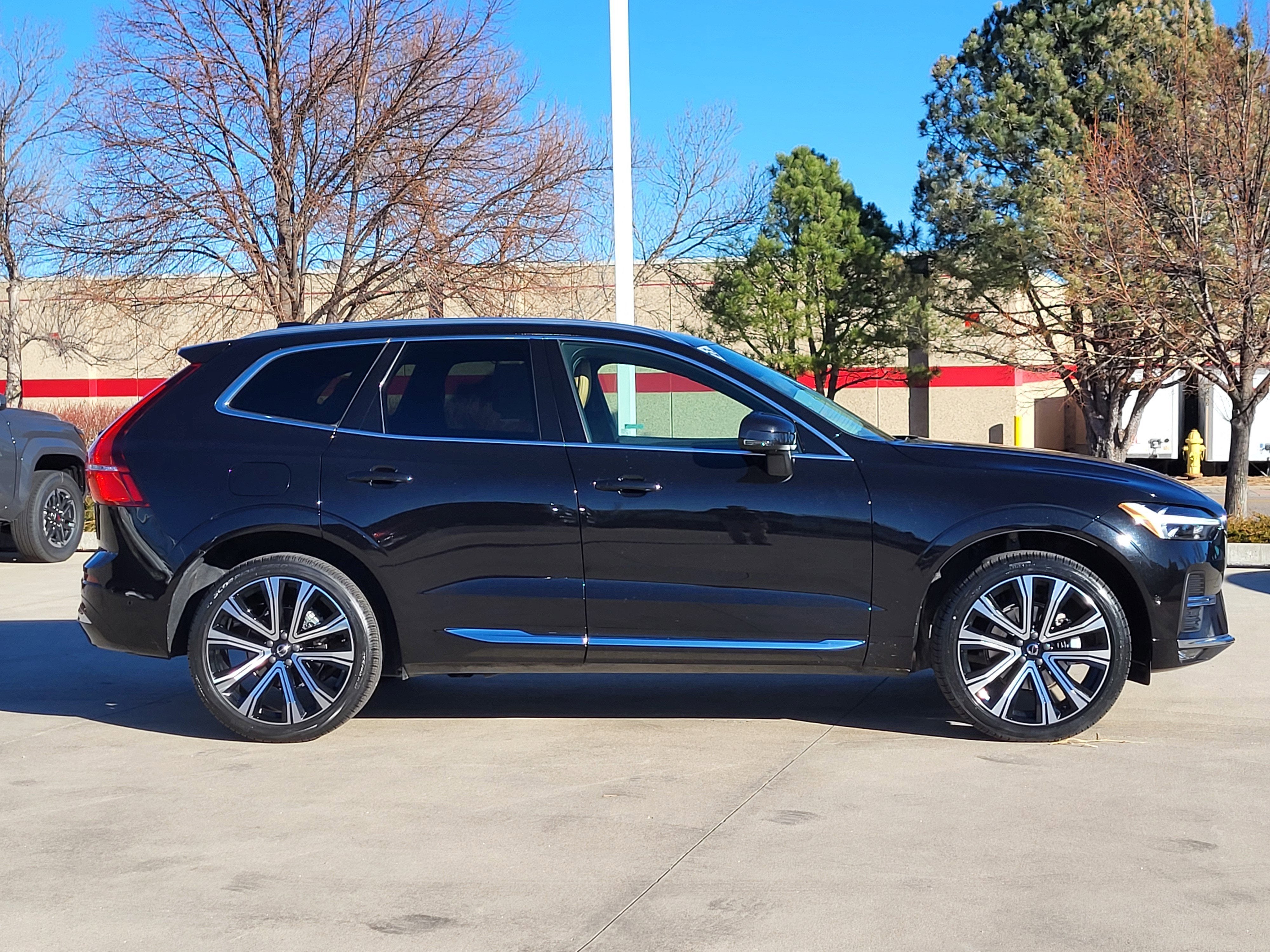 2023 Volvo XC60 B5 Ultimate Bright Theme