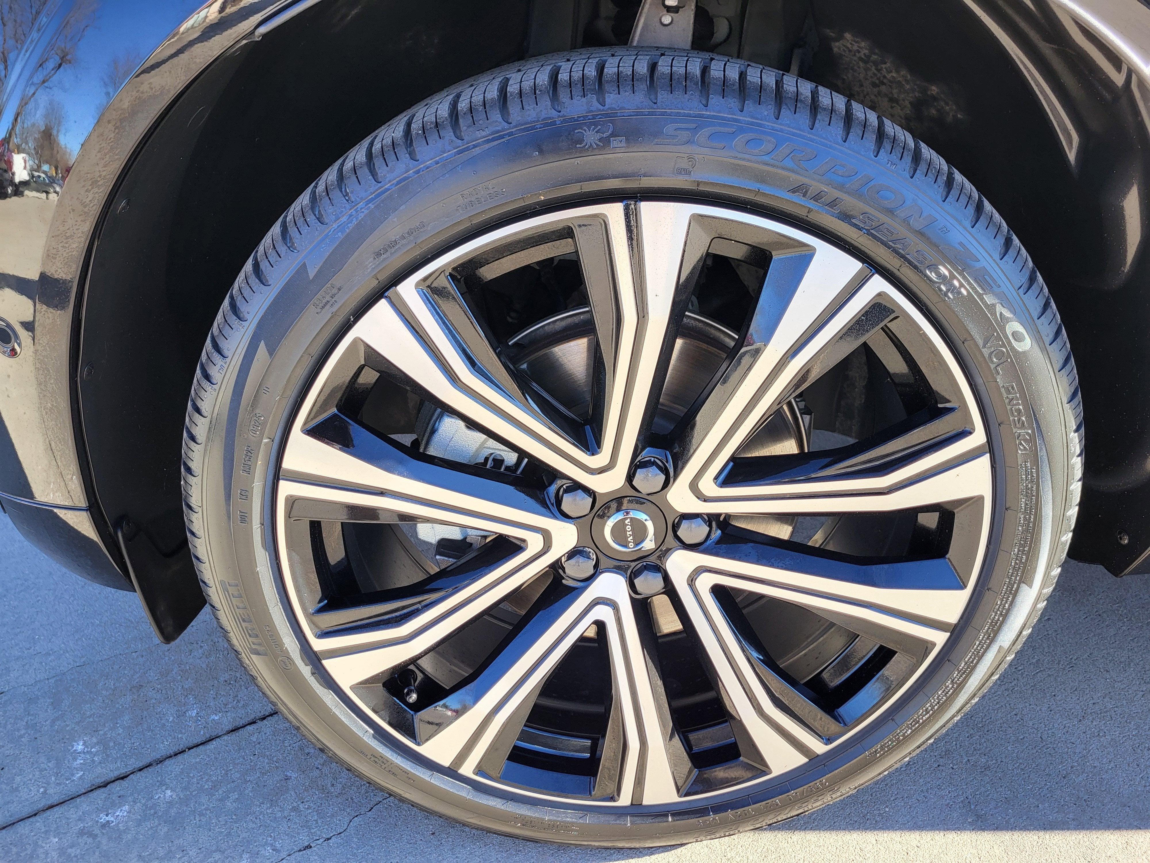 2023 Volvo XC60 B5 Ultimate Bright Theme