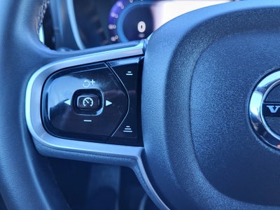 2023 Volvo XC60 B5 Ultimate Bright Theme