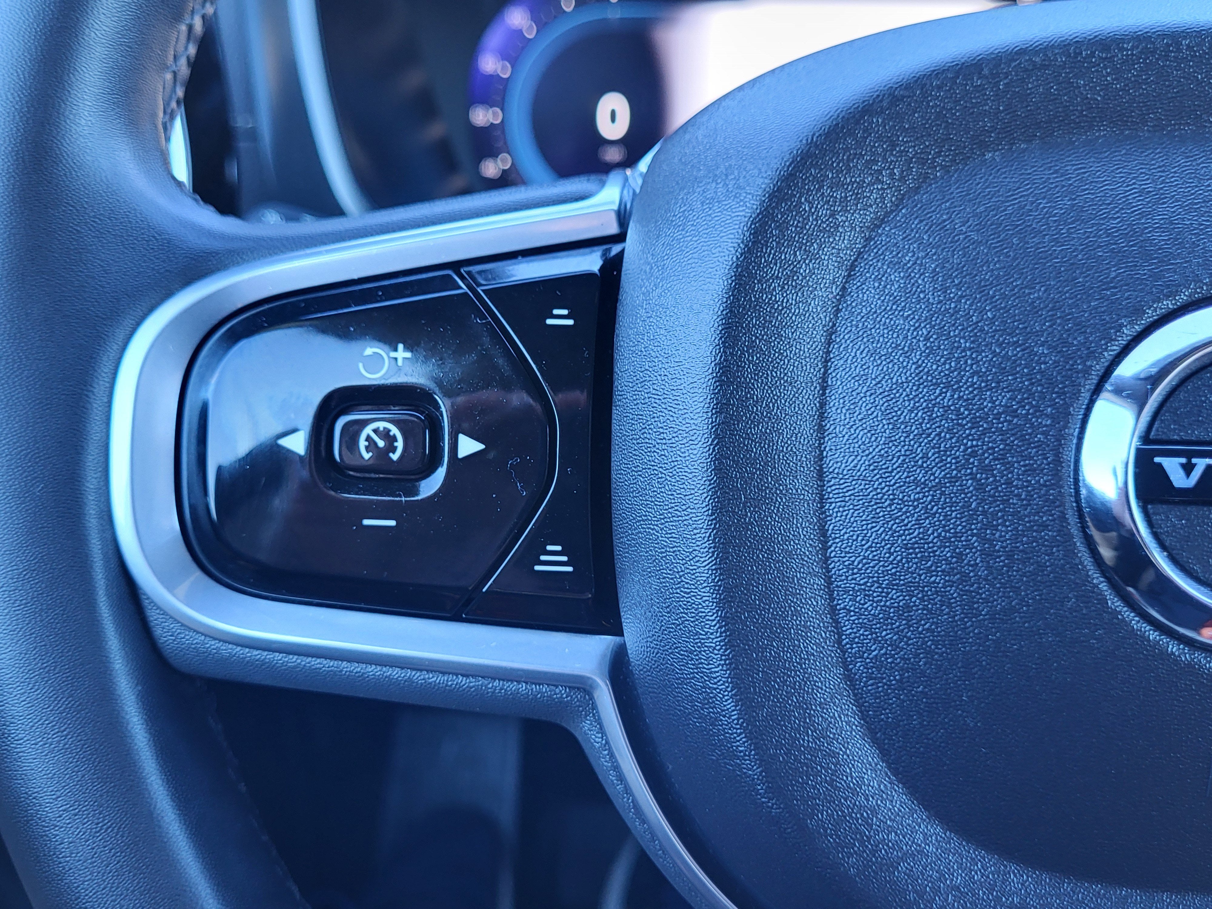 2023 Volvo XC60 B5 Ultimate Bright Theme