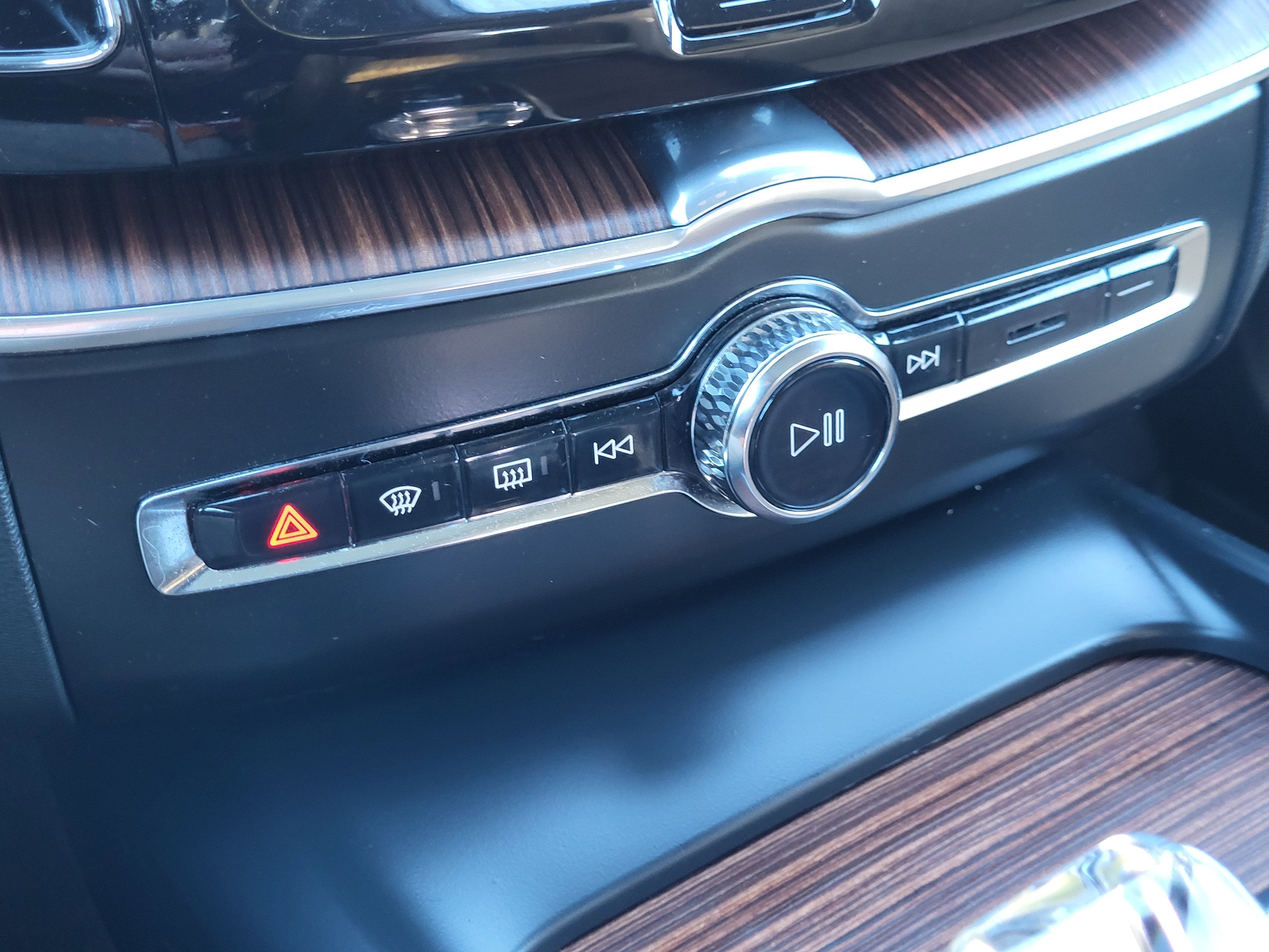 2023 Volvo XC60 B5 Ultimate Bright Theme