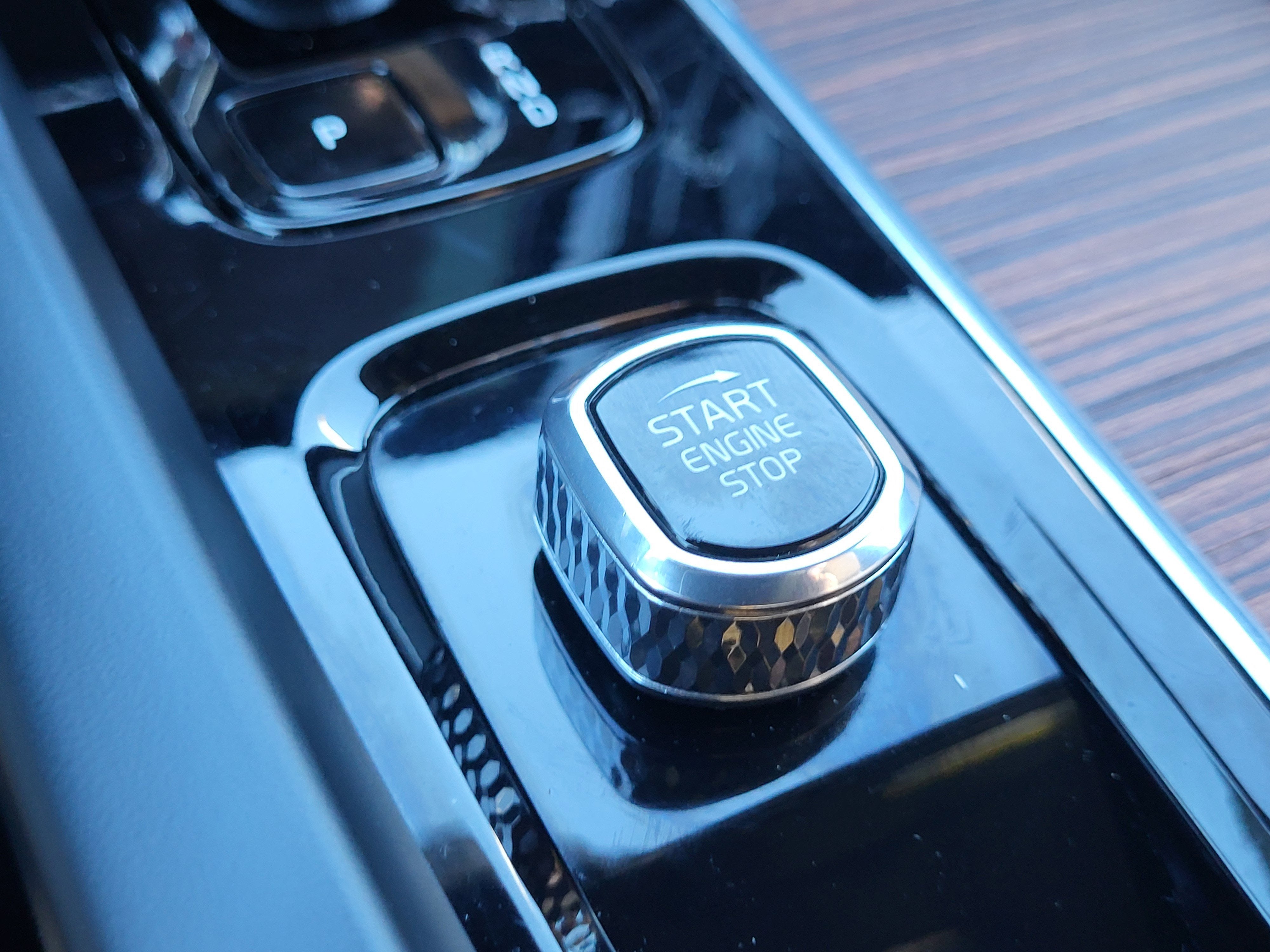 2023 Volvo XC60 B5 Ultimate Bright Theme