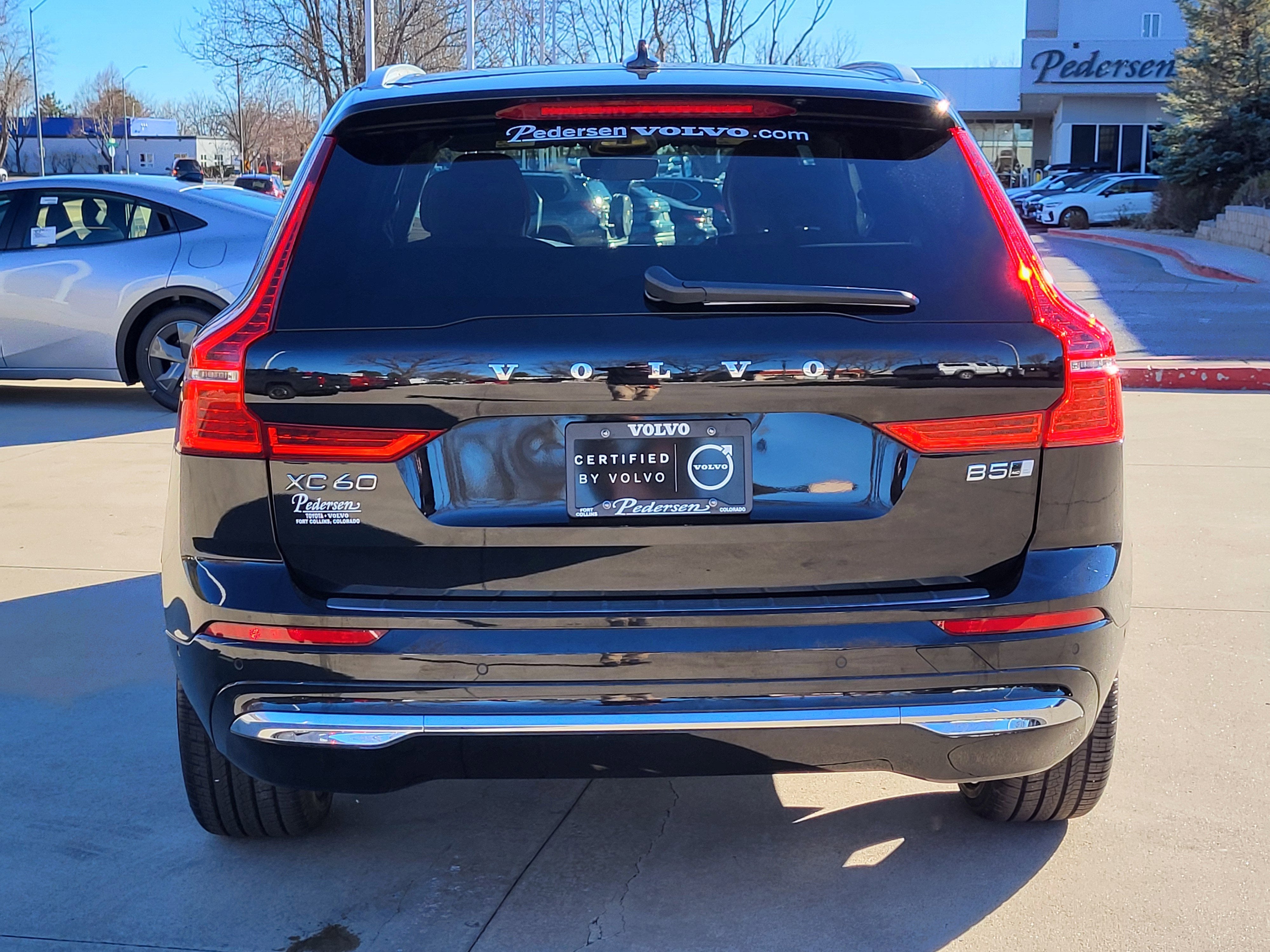 2023 Volvo XC60 B5 Ultimate Bright Theme