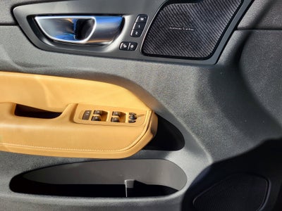 2023 Volvo XC60 B5 Ultimate Bright Theme
