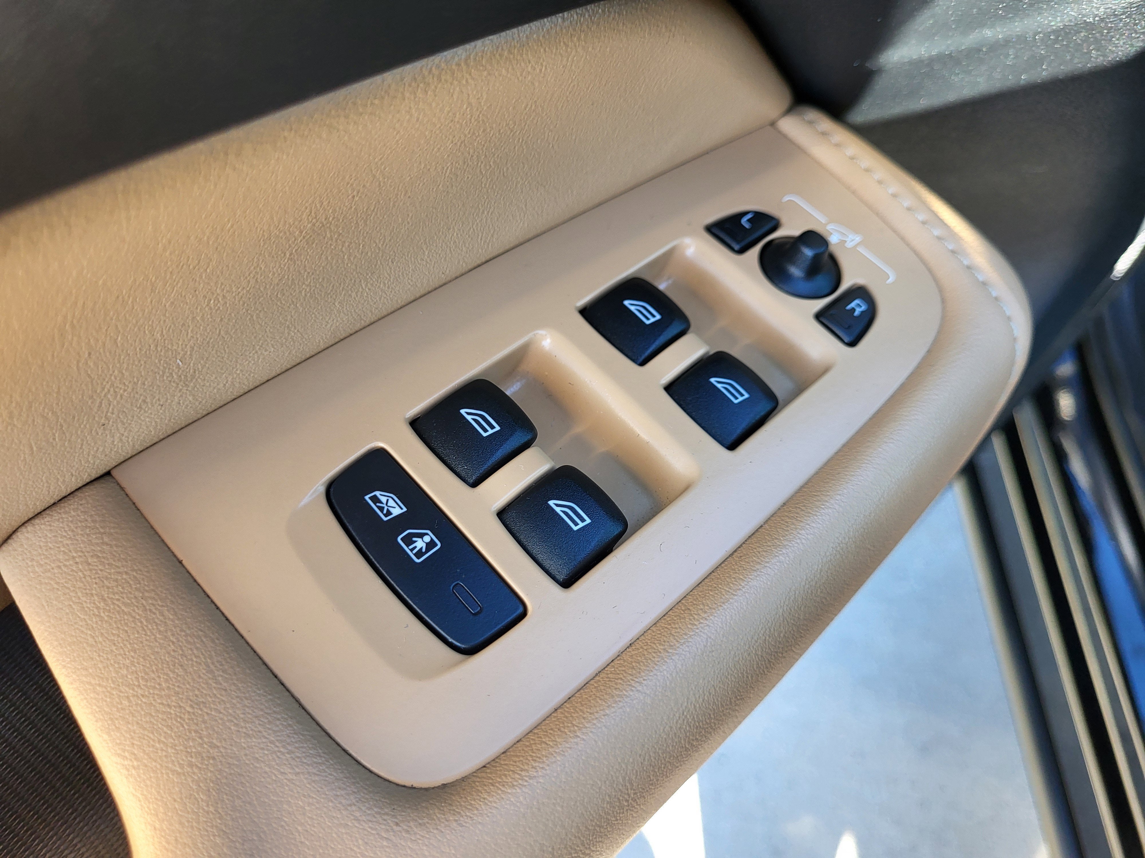 2023 Volvo XC60 B5 Ultimate Bright Theme