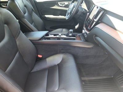 2024 Volvo XC60 B5 Plus Dark Theme