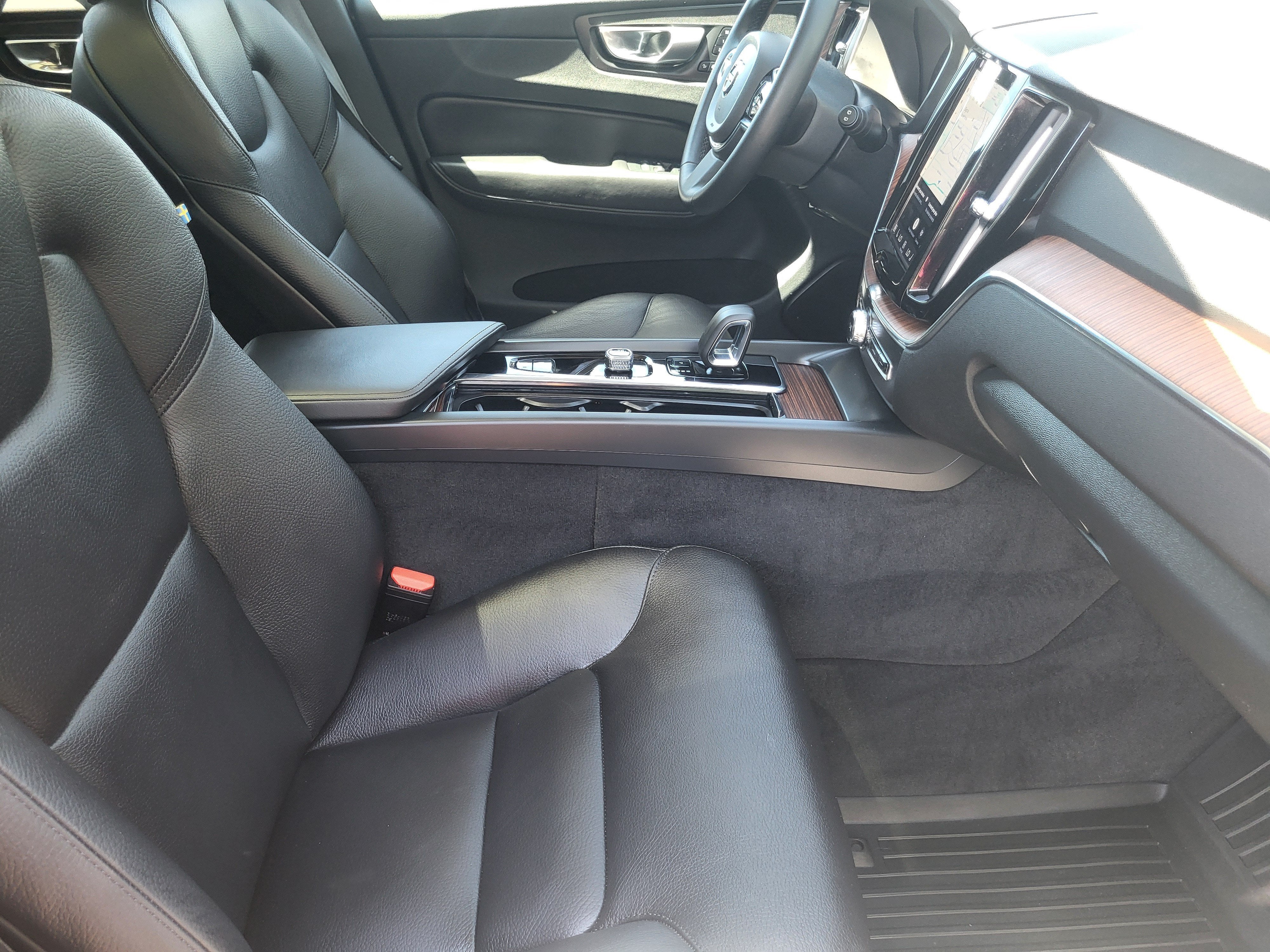 2024 Volvo XC60 B5 Plus Dark Theme