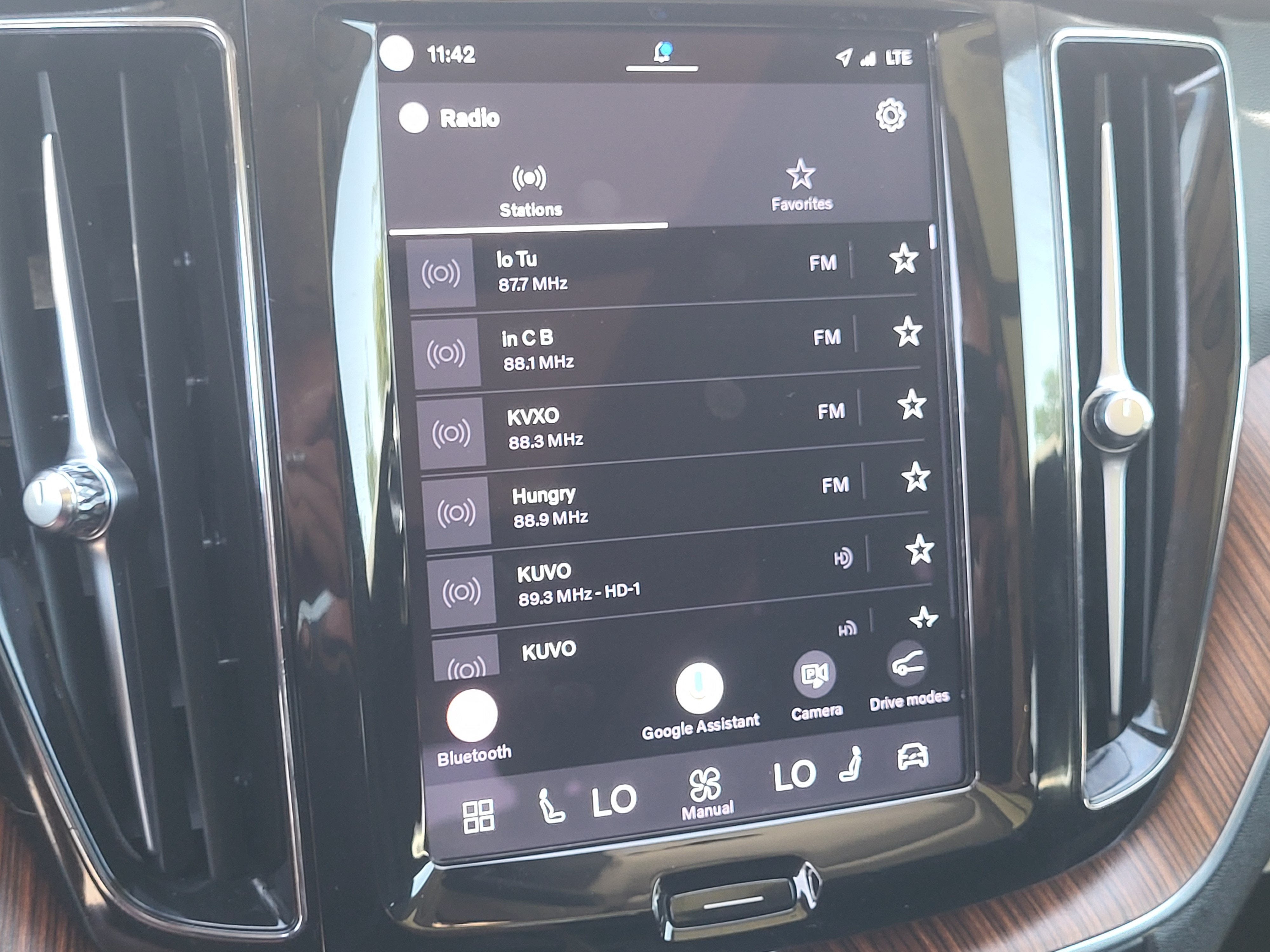 2024 Volvo XC60 B5 Plus Dark Theme