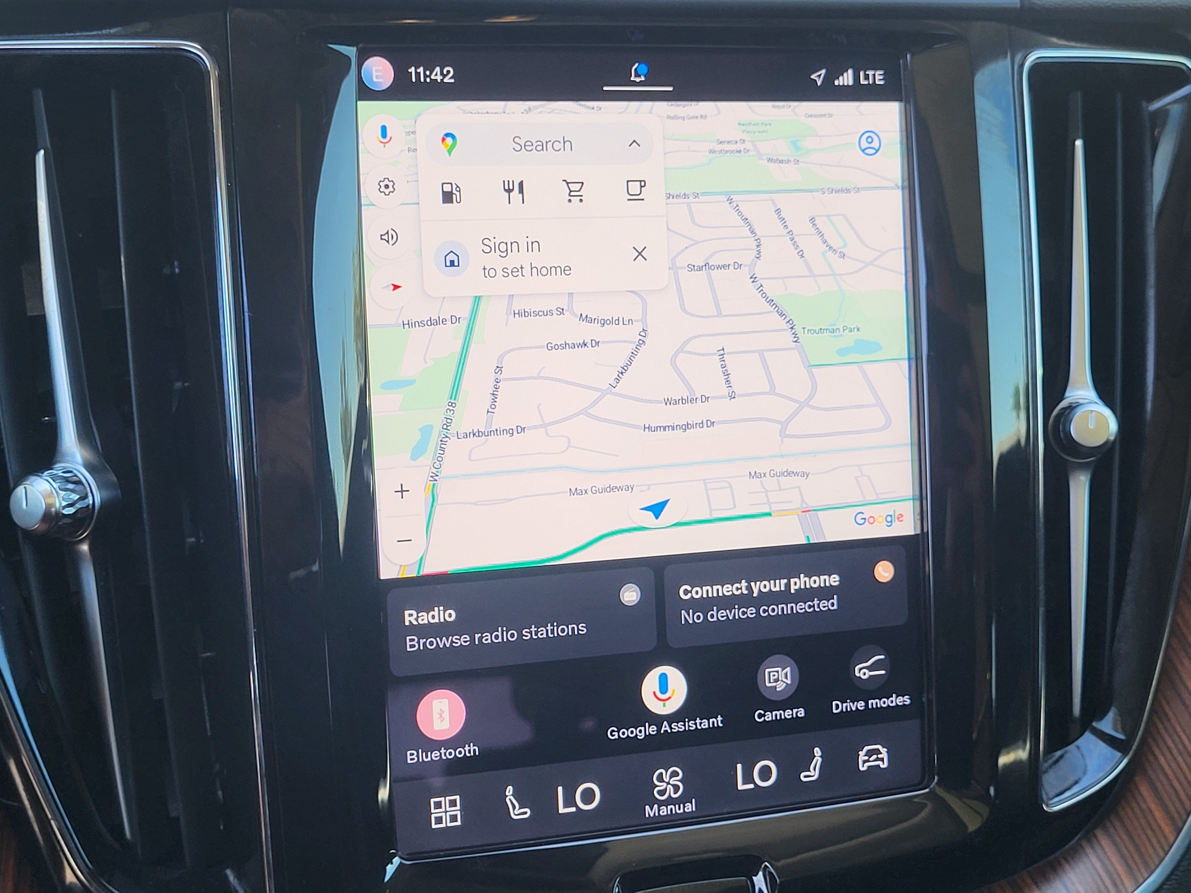 2024 Volvo XC60 B5 Plus Dark Theme