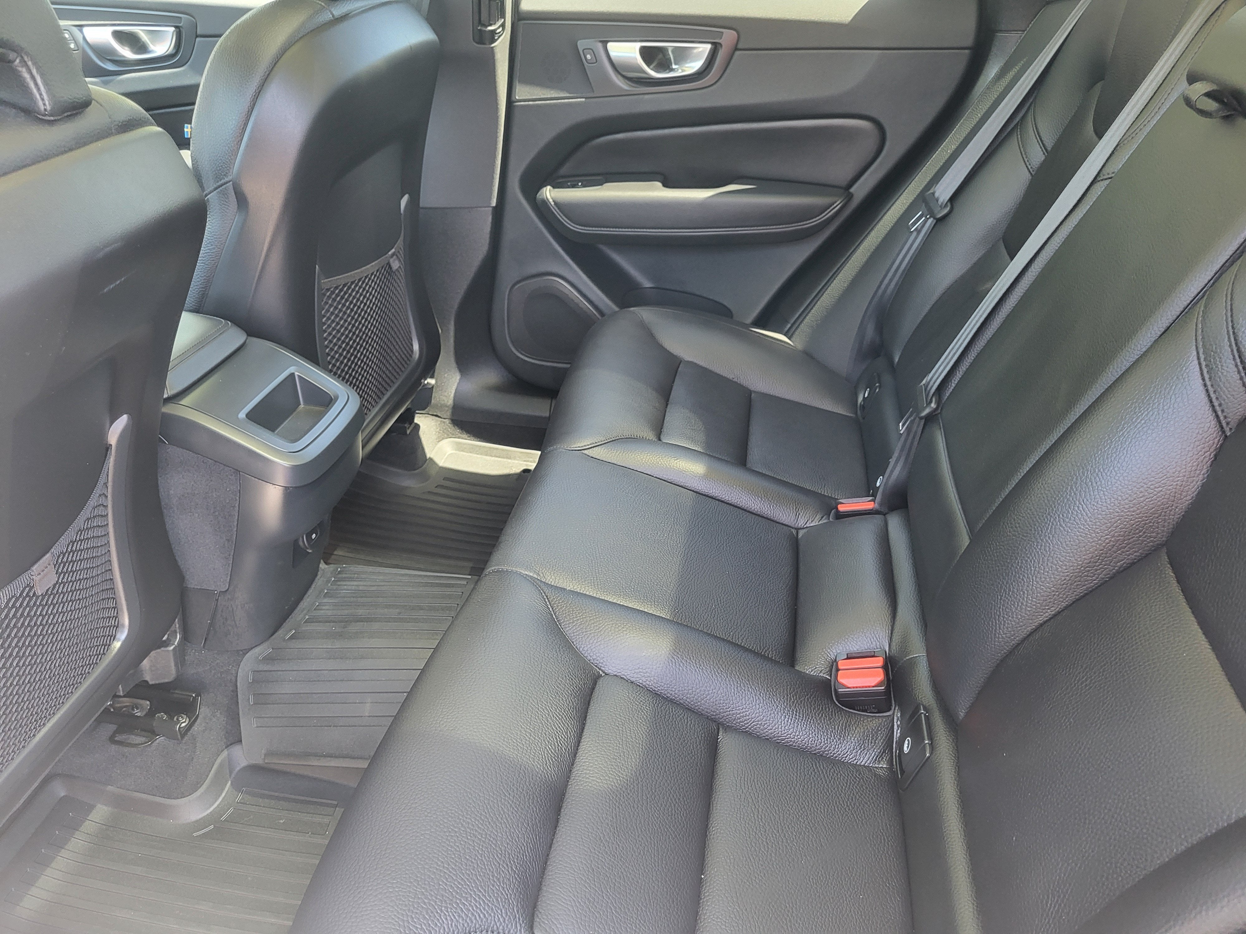 2024 Volvo XC60 B5 Plus Dark Theme