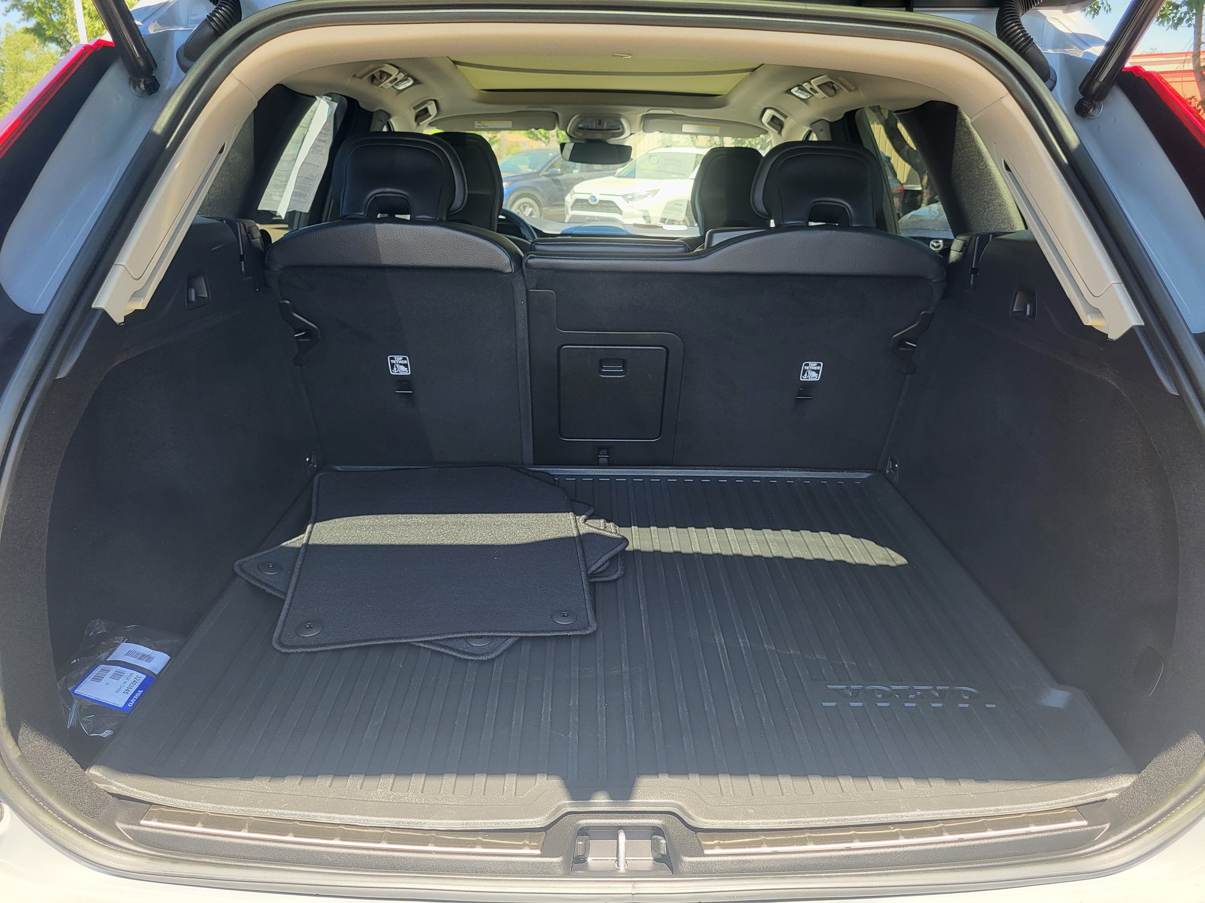 2024 Volvo XC60 B5 Plus Dark Theme