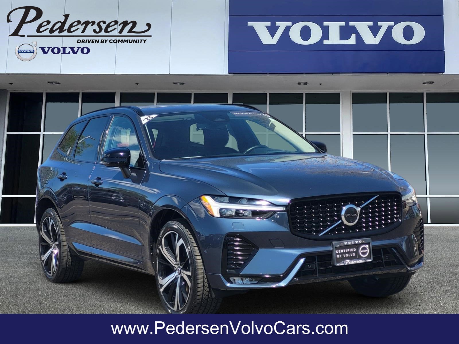 2023 Volvo XC60 B5 Ultimate Dark Theme