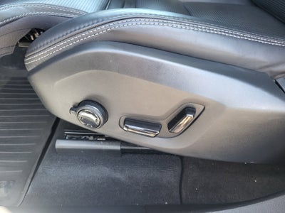 2023 Volvo XC60 B5 Ultimate Dark Theme