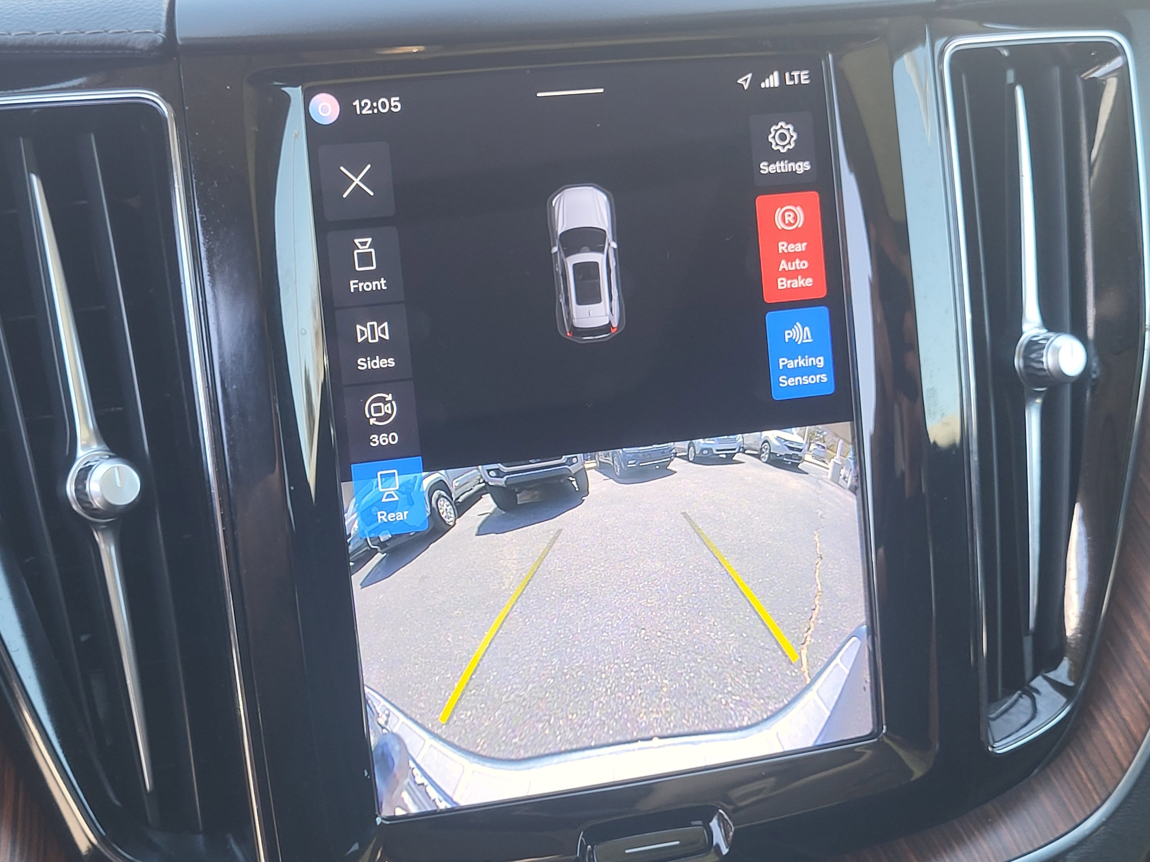 2023 Volvo XC60 B5 Ultimate Dark Theme