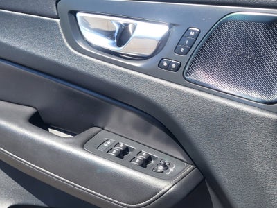 2023 Volvo XC60 B5 Ultimate Dark Theme