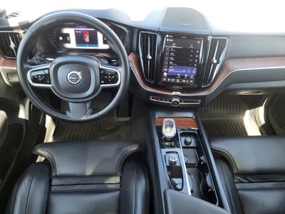 2023 Volvo XC60 B5 Ultimate Dark Theme