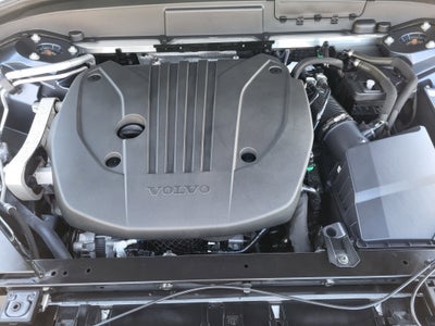 2023 Volvo XC60 B5 Ultimate Dark Theme