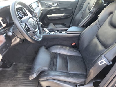 2023 Volvo XC60 B5 Ultimate Dark Theme